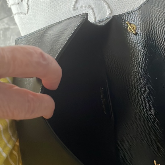 Salvatore Ferragamo Vara Mini bag lightly worn , new chain  black pebble leather - Picture 13 of 16